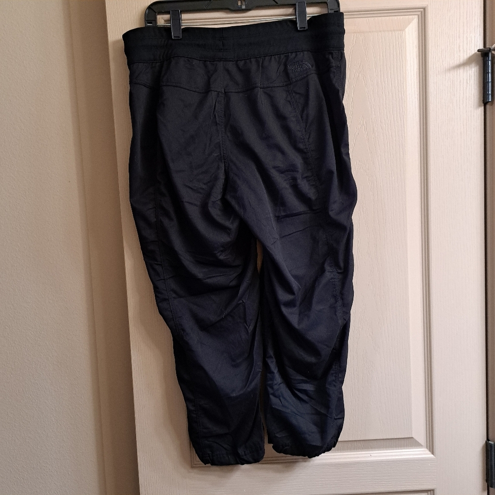 North Face Womens Large Capri Dance Pants Black Loose Comfortable - Picture 2 of 4